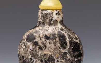 China, a mottled agate snuff bottle and stopper