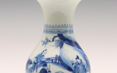 China, blue and white Transitional porcelain 'scholars' vase, mid-17th century