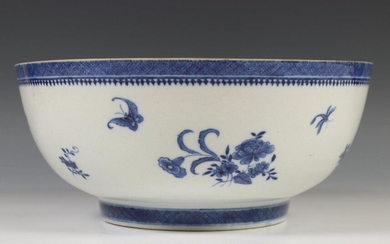 China, pair of blue and white porcelain bowls,...