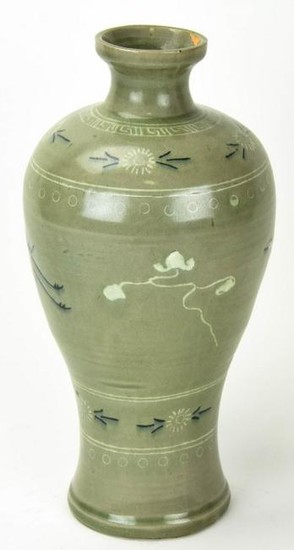 Chinese Glazed Porcelain Bottle Vase Crane Motif