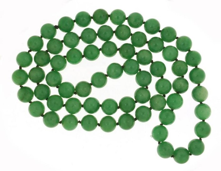 Chinese green jade bead necklace, 84cm in length