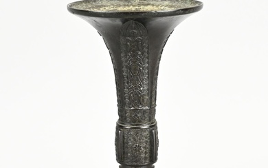 Chinese vase (bronze)