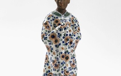 Chinoise debout - Berlin, 18e siècle, Manufacture de faïence Gerhard Wolbeer. Vêtue d'une robe peinte...