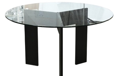 Cini BOERI (1924-2020) Table de salle à manger, le piètement tripode en aluminium anodisé, le...