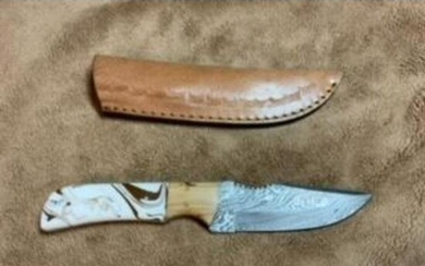 Damascus Steel Hunter Knife