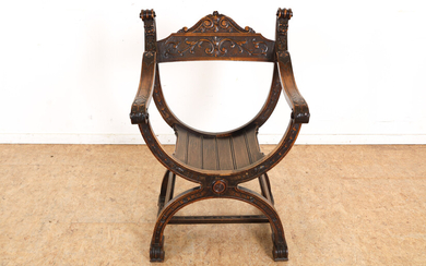 Eiken gestoken dagobert stoel bekroond met 2 mascerons, 19e eeuw....