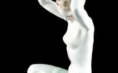 Elek Lux Herend Porcelain Sculpture Combing Woman