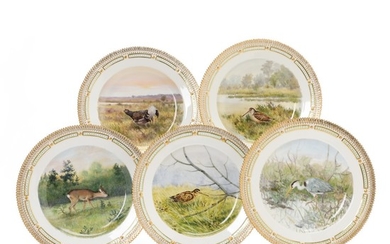“Fauna Danica” five porcelain dinner plates, decorated in colours and gold with various game in landscapes. 3549. Royal Copenhagen. Diam. 25.5 cm. (5)
