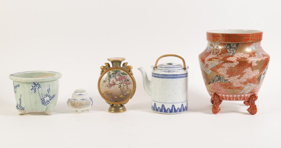 Five Japanese and Asian Porcelain Articles, including Kutani and Other Porcelain FR3SHLM