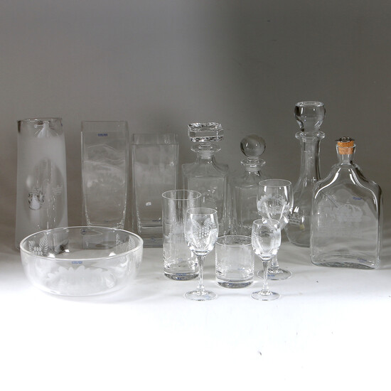 GLASS SERVICE, 57 parts, glass, decor i. a. "Tre kronor" and "Grippsholm" Flero-Form, Flerohopp-Nybro.