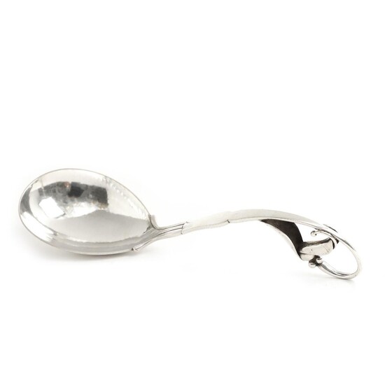 SOLD. Georg Jensen: Silver serving spoon with curved handle, leaves and beads. L. 21 cm. – Bruun Rasmussen Auctioneers of Fine Art