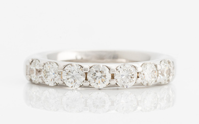 Half-eternity ring with brilliant-cut diamonds