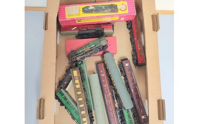 Hornby / Hornby Dublo. Box containing a large collection of ...