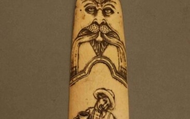 Ivory tobacco grater carved with a grimacing mask surmounting a drinker on a barrel. Shell spout. With its iron grill. 18th century. Length : 18 cm