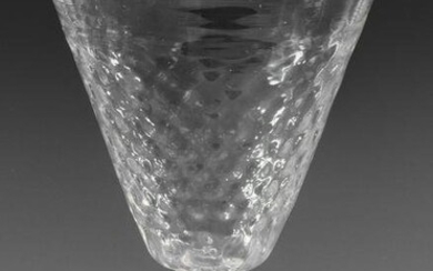 Kelchglas mit optischem Reiskornmuster