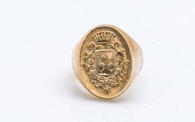 Knight's signet ring in vermeil (800 thousandths) engraved with a...