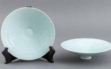 Korean Light Celadon Incised Bowls, Pair