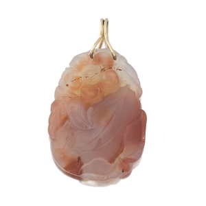 Ladies' Large Gold and Carved Agate Adornment