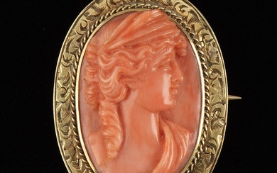 Ladies' Victorian Gold and Carved Coral Cameo Pin Brooch / Pendant