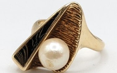 Ladies Vintage 14K Yellow Gold Pearl Ring