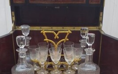 Liquor cabinet, Liquor cabinet Boulle marquetry medallion veneer of thuja elm burl, crystal glassware from - Napoleon III - Brass, Crystal, Elm, Mahogany, Thuya, Tulipwood - 19th century