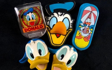 Lot of 5 Vintage Souvenir Donald Duck Magnets Walt