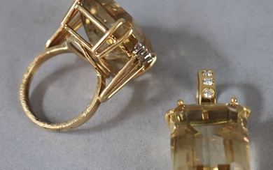 Lotto di un anello ed un pendente in oro giallo