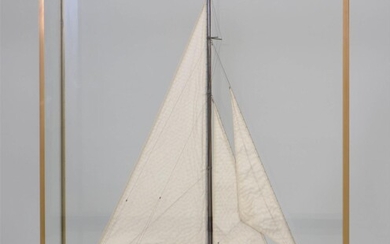 MODEL OF 1954 AMERICA'S CUP YACHT "ENDEAVOUR", OWNER TOM SOPWITH, DESIGNER CHARLES NICHOLSON