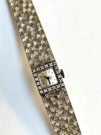 MONTRE bracelet de dame en or gris poids brut 42.3 g long 16 cm