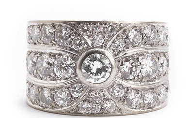 Magnus Enna: A diamond ring set with numerous brilliant-cut diamonds, mounted in 18k white gold. F-G/VVS-VS. App. size 52. Weight app. 15 g. Circa 2001.