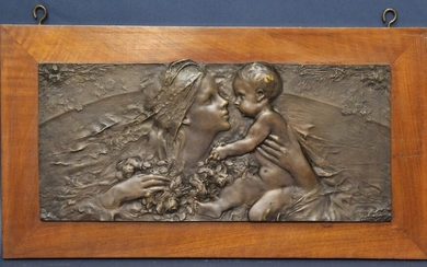 Maternità, bassorilievo in bronzo, cm 21 x 47, entro cornice.