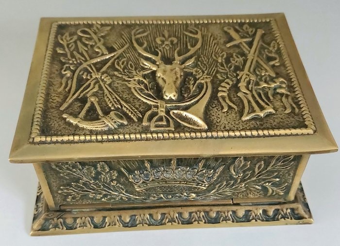 Max Le Verrier rare bronze box-box (1)