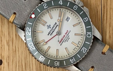 Meccaniche Veneziane - Automatic Watch Nereide GMT 2.0 Basalto Crema - Men - BRAND NEW