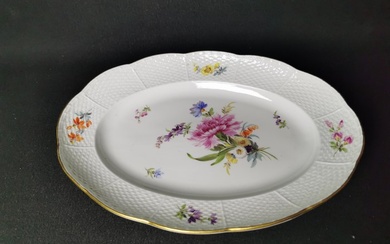 Meissen - Serving dish - Oval plate - Porcelain, - beautiful flowers - hand painted - Tellerform Alt-Ozier 1.Wahl