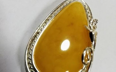 Natural amber pendant BUTTERSCOTCH colour