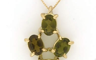No Reserve Price - 18 kt. Yellow gold - Necklace, Necklace with pendant - 3.40 ct Peridot
