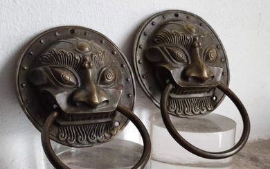 Pair of Feng shui bronze door knockers - Patinated bronze - China - People's Republic of China (1949 - present)