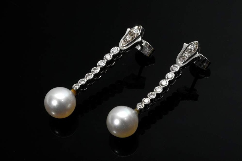 Pair of white gold 750 drop earrings with diamonds (total approx. 0.46ct/VSI-SI/W) and cultured pearls (Ø 8.8cm), 6.8g, l. 3.6cm