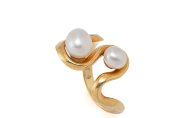 Paspaley Broome, WA, Ring in 18ct (750) Yellow Gold with two keshi Pearls in Beautiful White lustre.Comes with genuine ringbox. Size J1/2 (5) Weight:4.56gm
