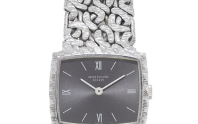 Patek Philippe, réf. 3352, montre en or gris 750 et bracelet or gris 750 non signé, circa 1967, extrait