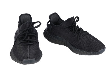 SHOES, ADIDAS YEEZY, Boost 350 V2 Sneakers, noir, lacets, taille 45½, boîte.