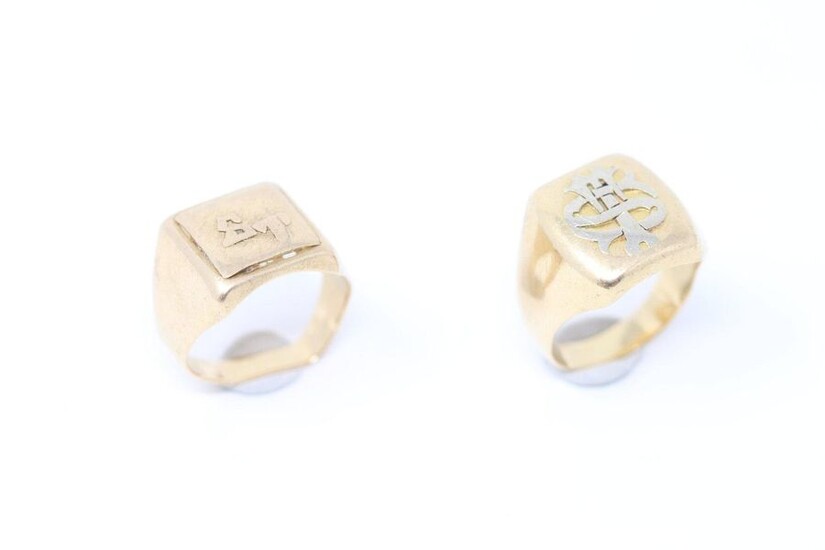 Set of two 18k (750) yellow gold men's signet rings with "ST" numerals.