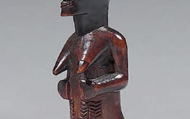 * Statuette Bembé (Congo) Le personnage féminin figuré debout, les mains de part et d'autre...