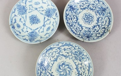 THREE 19TH CENTURY CHINESE BLUE & WHITE PORCELAIN