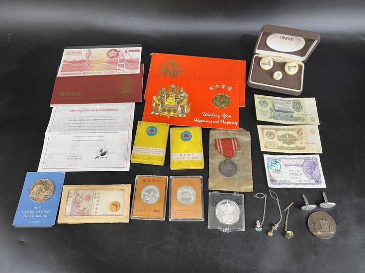 各国纪念币和男士配饰二十件一套 TWENTY PIECES OF COMMEMORATIVE COINS AND MAN'S ACCESSORIES