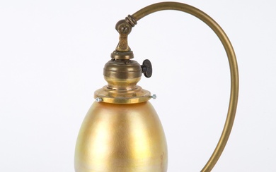 Table lamp with gold diffuser