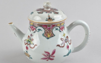 Teapot - decorated with ruyi and flowers - Porcelain