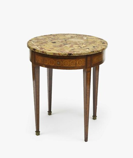 Tischchen Louis-XVI Stil
