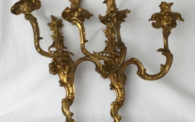 Two Chinoiserie wall sconces - rocaille in high relief and depicting an oriental figure - Louis XV - Bronze - 19th century