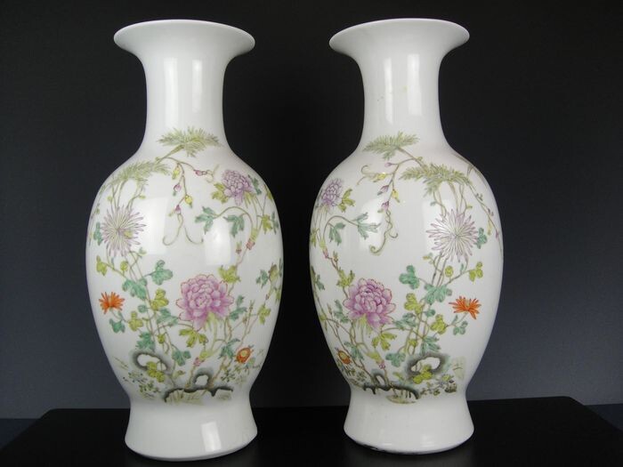 Two vases - Porcelain - China - Early 20th century